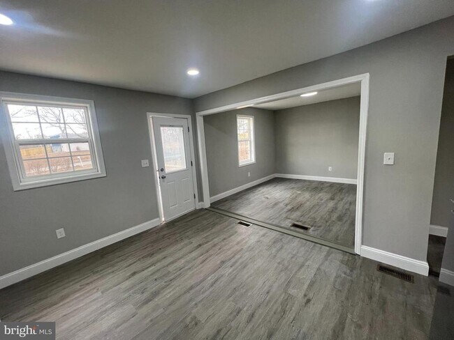 Building Photo - 7967 Foster Ave