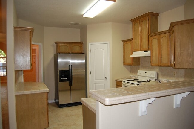 Building Photo - 230 New Castle Dr