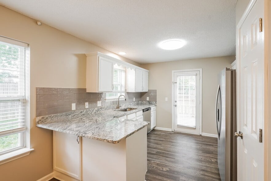 Building Photo - 712 Alisa Cove