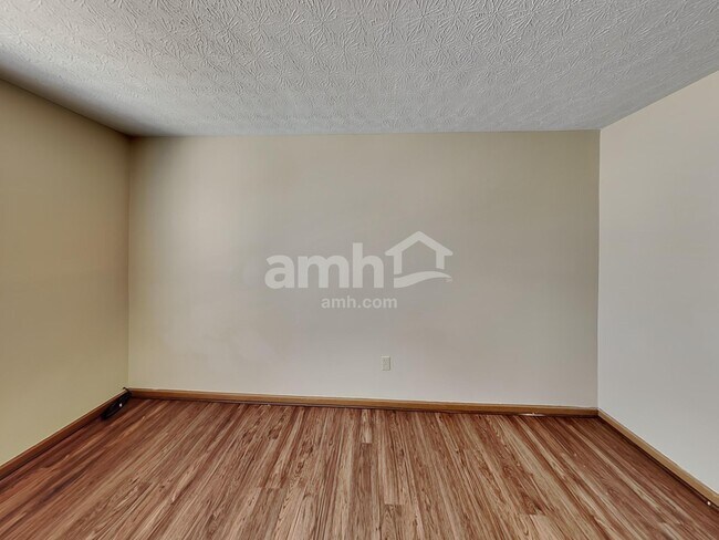 Building Photo - 115 Grove Run Rd