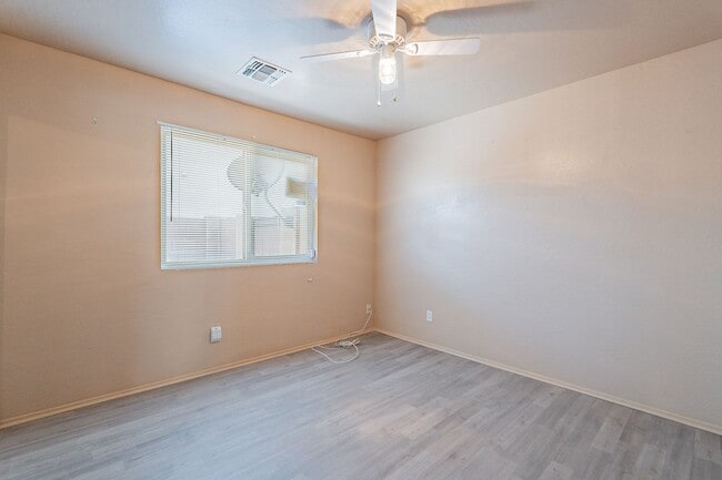 Building Photo - Stunning 4-Bedroom, 1.75-Bath Home Near South Mountain Section 8 Welcome