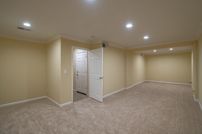 Building Photo - 749 Batista Dr
