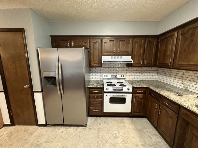 Building Photo - 2147 Loren Cir