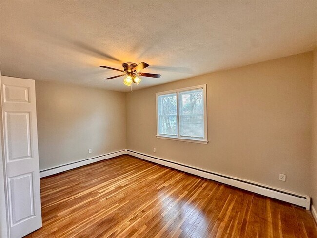 Building Photo - 34 Gates Ln