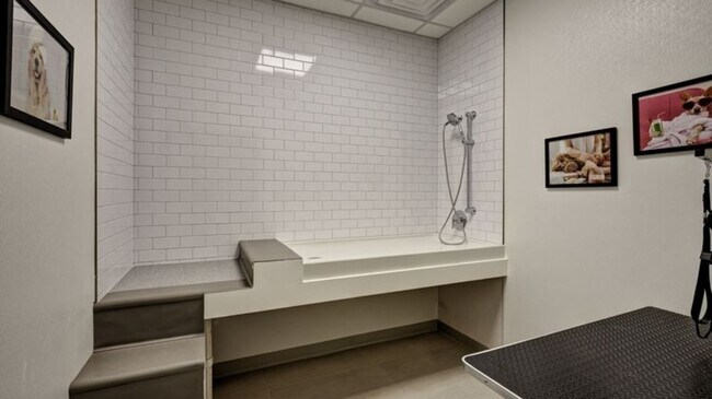 Building Photo - 1160-1178 Silas Deane Hwy