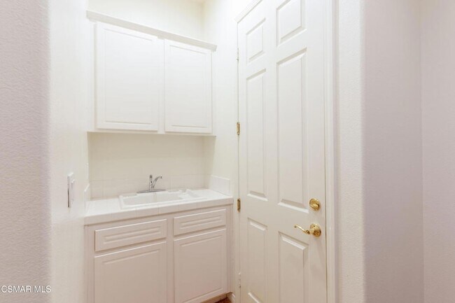 Building Photo - 750 Huntsdale Ct