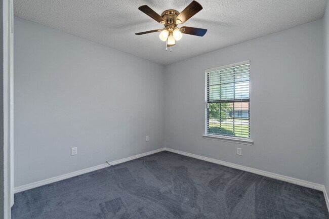 Building Photo - 502 Krest Dr