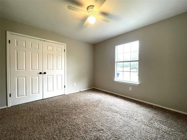 Building Photo - 703 Twin Oak Trail