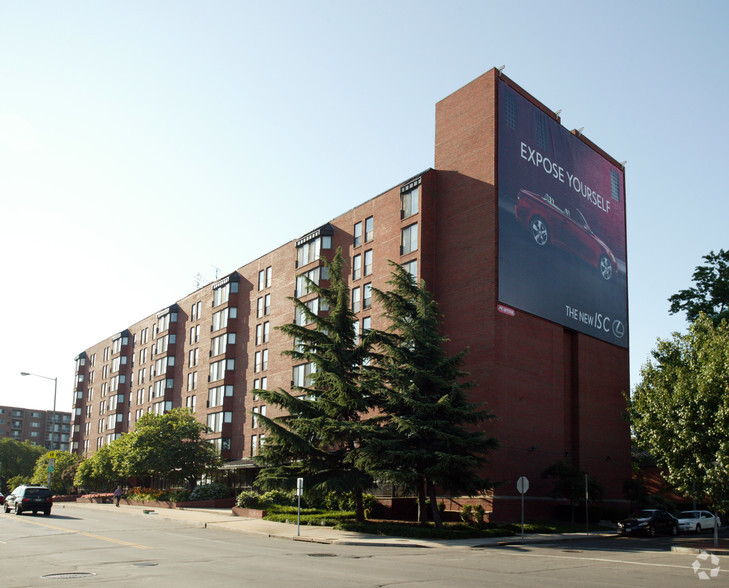 Building Photo - Carmel Plaza