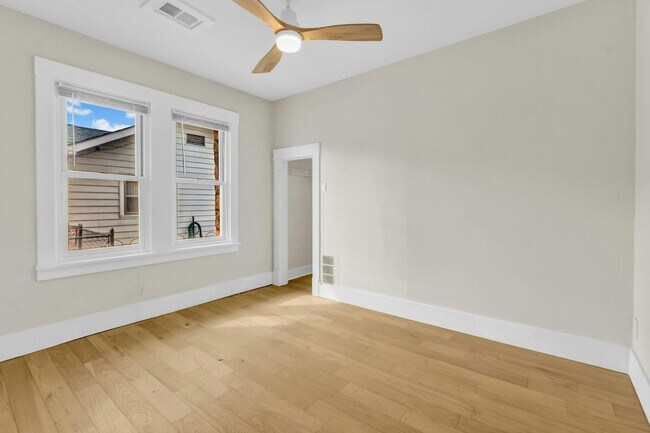 Building Photo - 2738 Pine St