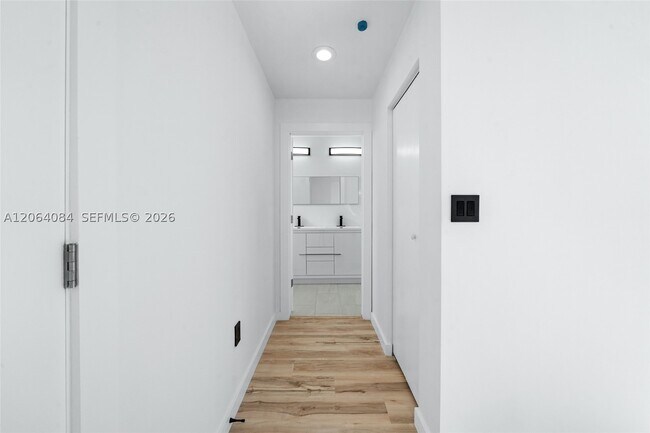 Building Photo - 11 NE 51st St