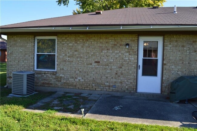 Building Photo - 8496 Woodgrove Dr