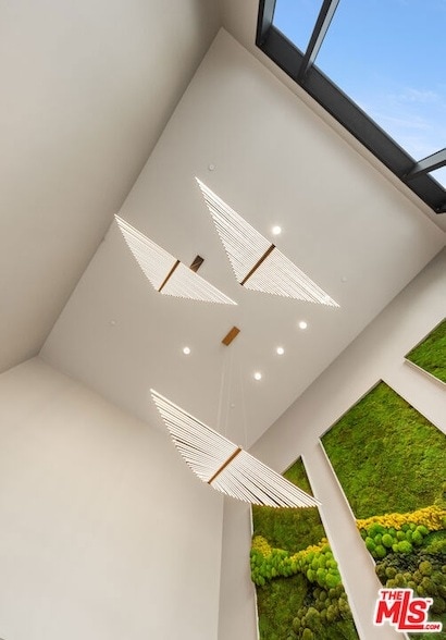 Building Photo - 505 S Barrington Ave