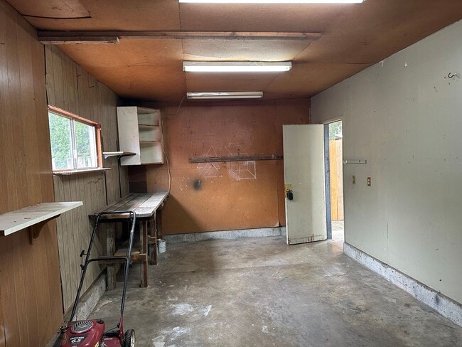 Building Photo - Beautifully updated 3 bedroom, 1 bath hous...