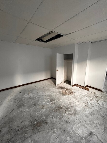 Building Photo - 706 Cedar St