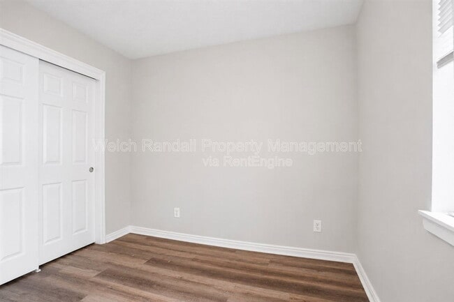 Building Photo - 9527 S Newkirk St