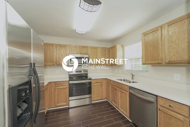 Building Photo - 3 Bedroom Pet-Friendly Home in Charlotte, NC with Main Street Renewal