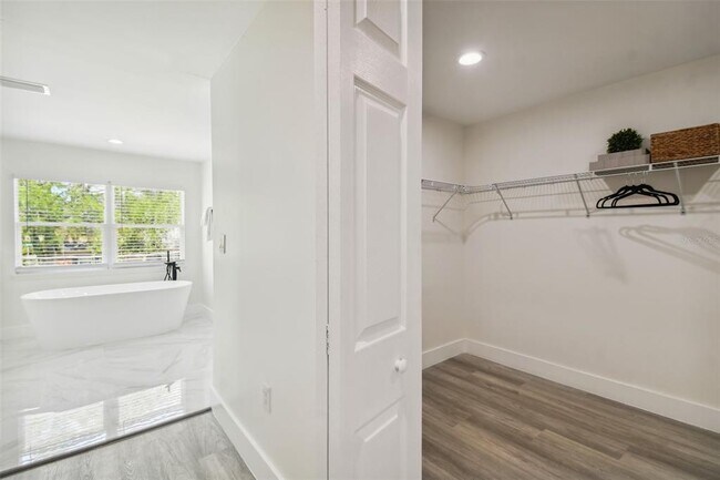 Building Photo - 4910 W San Miguel St
