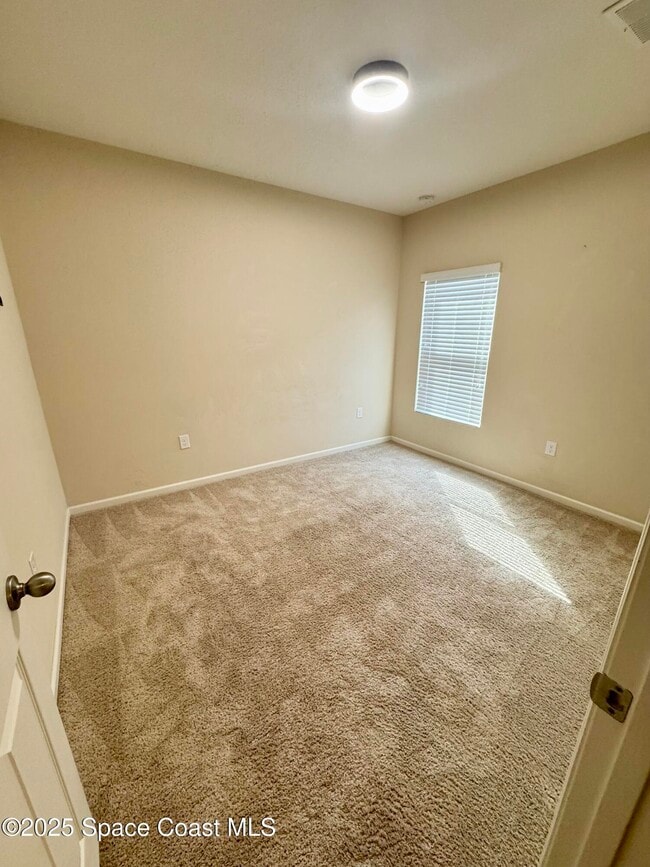 Building Photo - 590 Trymore Dr SE