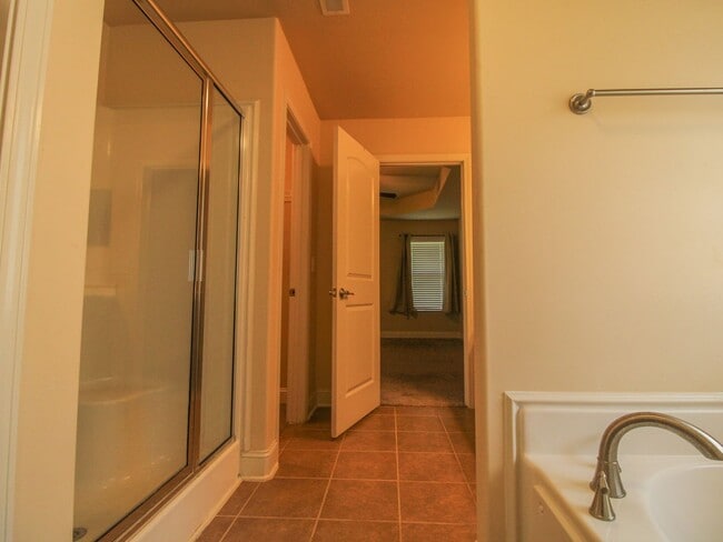 Building Photo - 4 Bedroom Home  in Athens City!