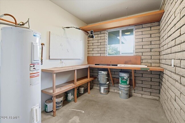 Building Photo - 6408 E Butte St