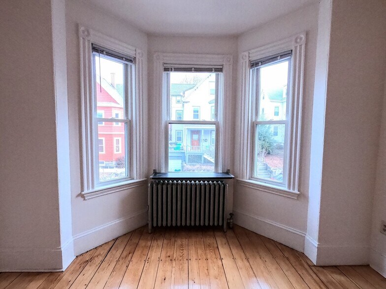 Building Photo - 90 Wenham St