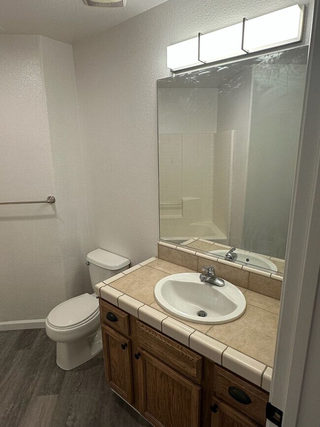 Building Photo - 4106 W Prospect Ave