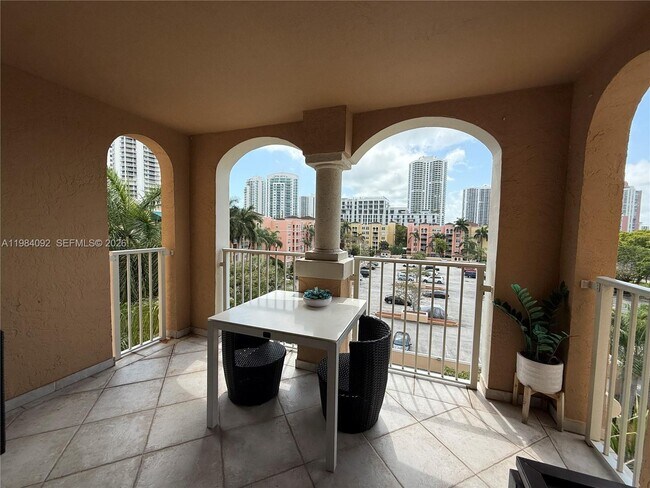 Building Photo - 19701 E Country Club Dr