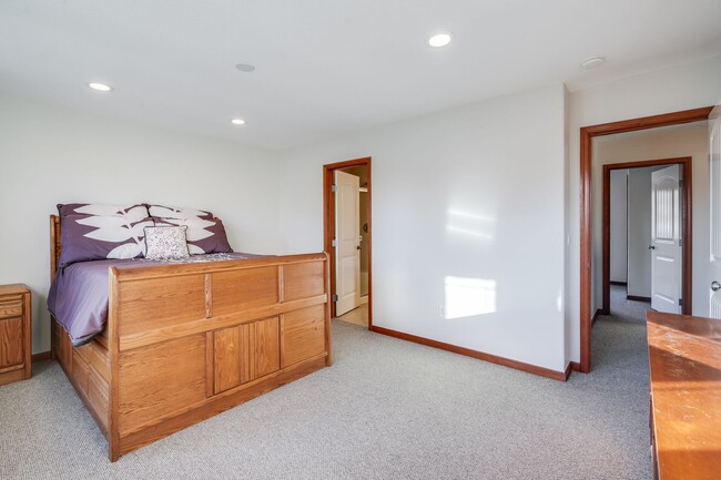 Building Photo - Beautiful 5 bed, 3 bath rental home in North Central, Gresham!