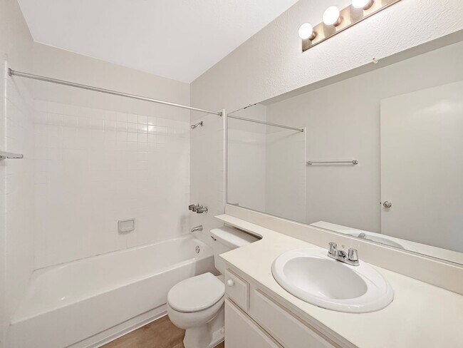 Building Photo - Charming 2BD/2BA Condo in La Jolla Village...