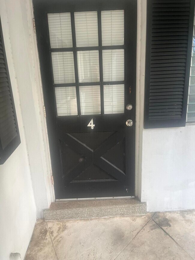 Building Photo - 707 S 19th Ave