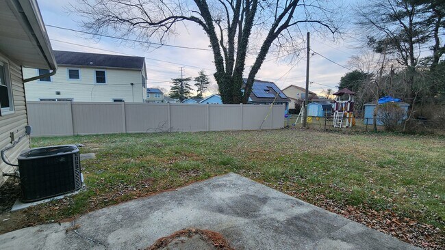 Building Photo - 2 Hazelwood Cir