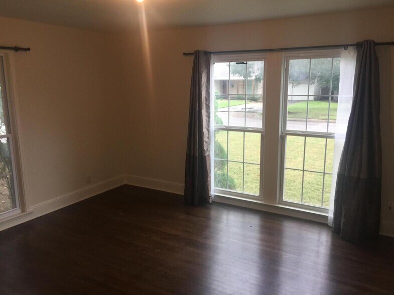 Building Photo - 5027 Wenonah Dr