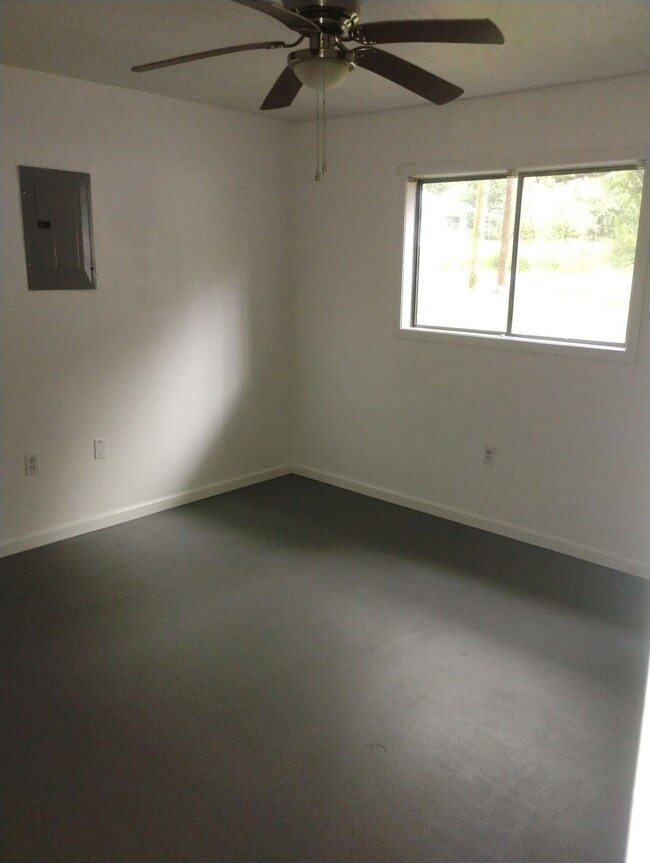 Building Photo - 2819 Teresa Dr