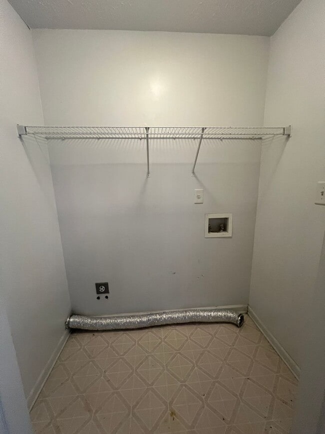 Building Photo - 111 Manx Dr