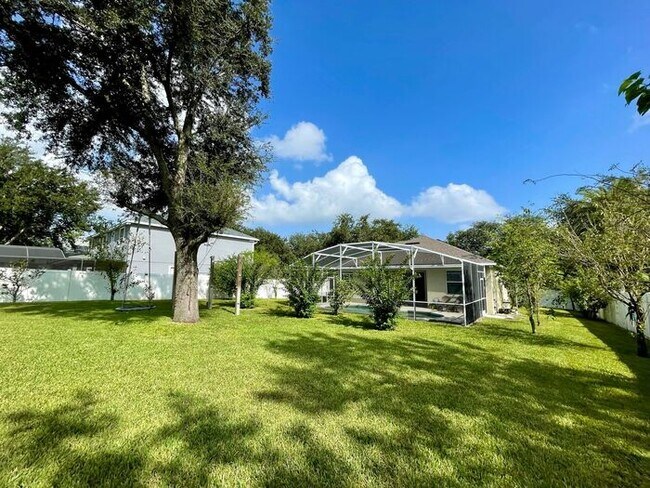 Building Photo - Gorgeous 3/2 Pool Home in Apopka's Parkside at Errol Estate!
