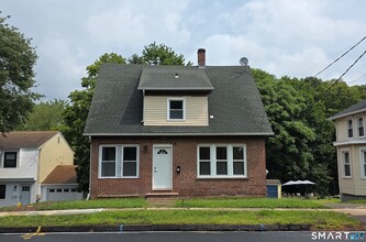 Building Photo - 782 Center St