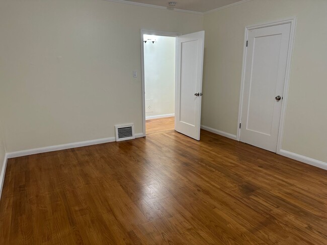 Building Photo - EPIC REA - Great Corner Lakeside Home - 3 ...