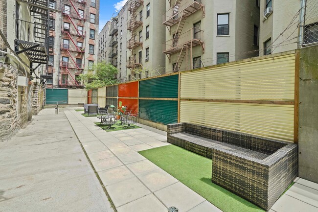 Building Photo - 305 W 150th St