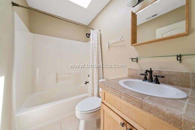 Building Photo - Amazing Eastmoreland Home Near Sellwood wi...