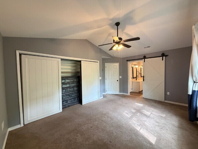 Building Photo - 1270 Skyview Dr