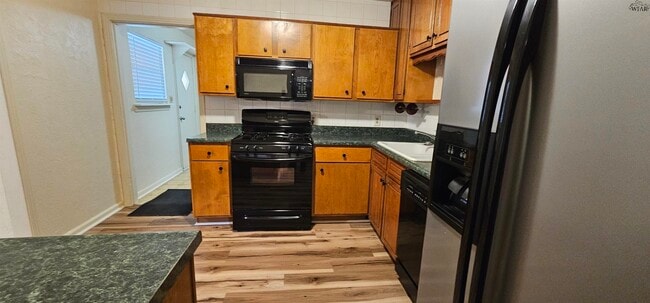 Building Photo - 521 W Inwood Dr