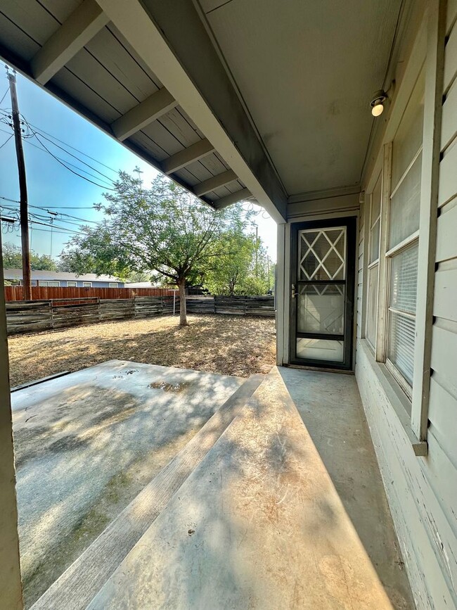 Building Photo - COMING AVAILABLE IN JULY - 3 Bedroom Home ...
