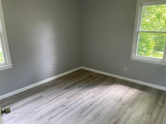 Building Photo - 5134 Hereford St