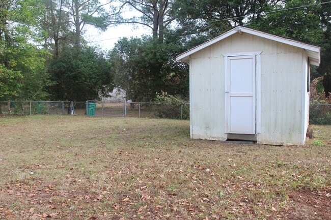 Building Photo - 2004 Coves Ct