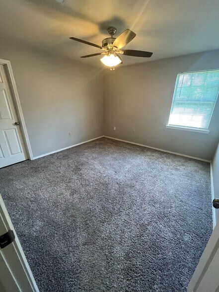 Building Photo - 3109 W 2nd Ct