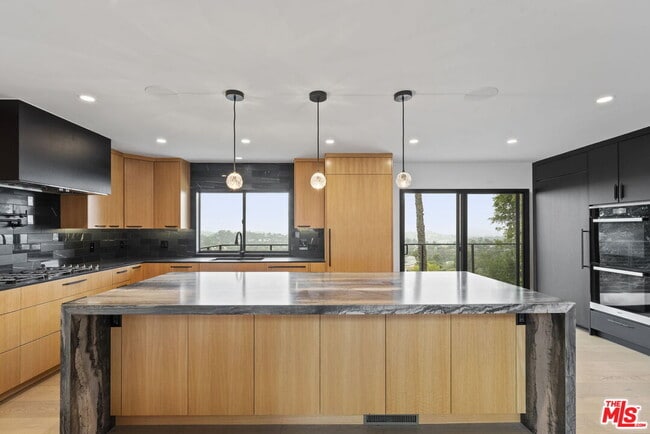 Building Photo - 105 Sequoia Dr