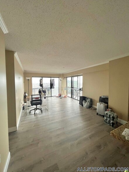 Building Photo - 15 N Beacon St