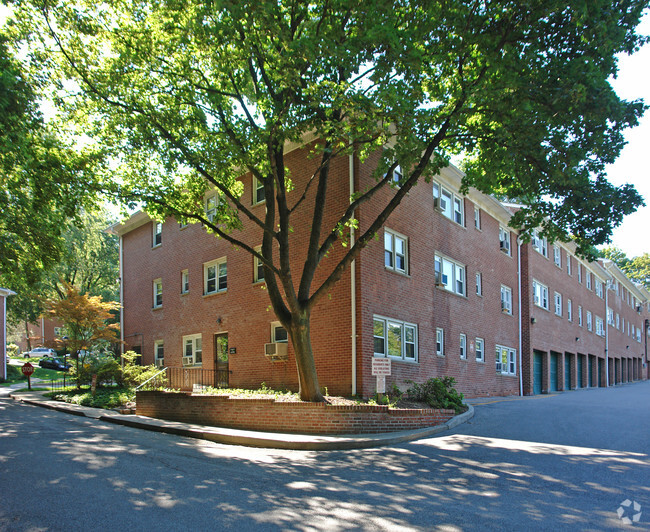 Building Photo - Woodbrook Gardens