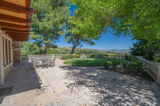 Building Photo - Private 5 Bedroom Estate for Rent in Santa...